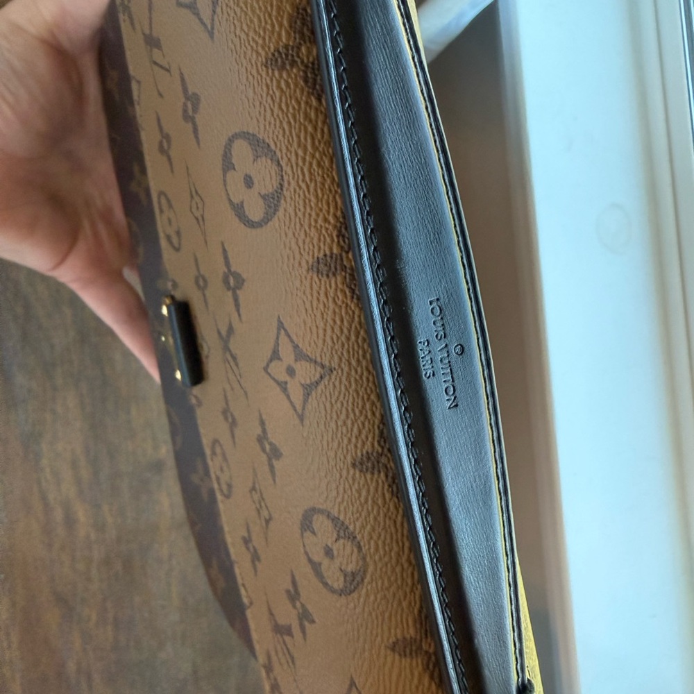 Louis Vuitton Métis Pochette Reverse Monogram Crossbody Bag - Picture 3 of 11